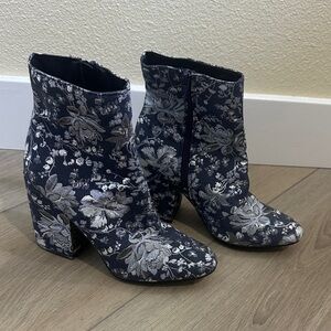 Merona denim look, blue & silver Floral Ankle Boots. Size 8